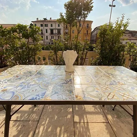 Juliet's Terrace Free Park Apartment