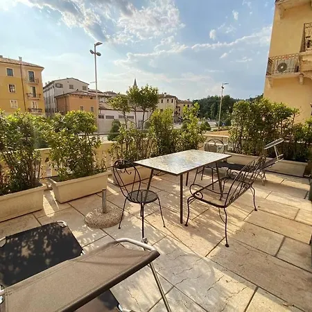 Juliet's Terrace Free Park Apartment