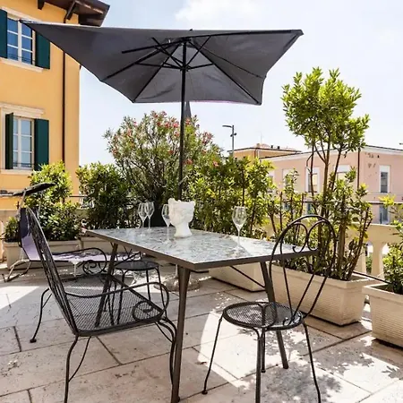 Juliet's Terrace Free Park Apartment