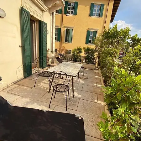 Juliet's Terrace Free Park