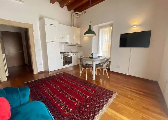 Juliet's Terrace Free Park