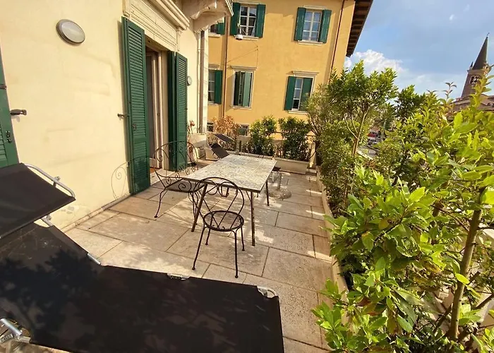 Juliet's Terrace Free Park